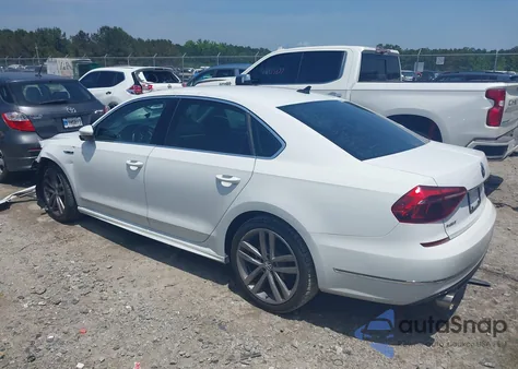 2017 Volkswagen Passat 1.8T R-Line z USA, uszkodzony, nr VIN 1VWDT7A35HC074645